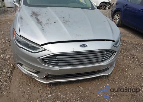2017 Ford Fusion Energi Titanium z USA, uszkodzony, nr VIN 3FA6P0SU0HR202909
